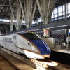日本旅行は北陸新幹線の延伸開業に伴い北陸方面の旅行商品を充実させる。写真は金沢駅に入線した北陸新幹線の試乗列車。