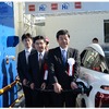 燃料電池自動車への充填セレモニー