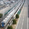 南海電鉄と泉北高速鉄道は週末限定の割引切符を3月1日から発売する。写真は泉北線の栂・美木多～光明池間を走る泉北高速鉄道の電車。