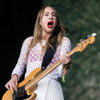 スカーレット・ヨハンソンとタッグを組む「Haim」のエスティ・ハイム-(C) Getty Images