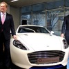 アストンマーティン・ラゴンダ・リミテッドCEOのアンディ・パーマー氏（左）とアジアパシフィックリージョナルディレクターのパトリック・ニコルソン氏