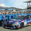 ニュル24時間に挑戦するスバル/STI陣営。左端が辰己総監督、その隣がドライバーの佐々木孝太。