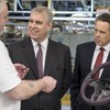 英国ヨーク公爵、ベントレー本社工場を訪問