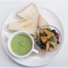 「グリーンピースポタージュ」と「～6種の野菜～彩りアンチョビサラダ」