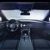 新型 ジャガー XF