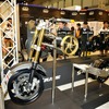 アクティブ ブース、カスタムパーツを組み込んだオブジェ（東京モーターサイクルショー15）
