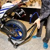 アクティブブース 腕の力だけでセットできるメンテナンススタンドを体感（東京モーターサイクルショー15）