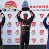 左から2位パワー、優勝モントーヤ、3位カナーン。