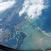 うるま市与那城と平安座島を結ぶ海中道路が見える（ジェットスター・ジャパン、3月29日、名古屋（NGO）-沖縄（OKA）線運行開始）