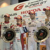 左からGT300優勝の中山雄一、嵯峨宏紀、GT500優勝のカルダレッリ、平川亮。