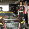 #86 Racing Tech Audi R8のドライバーは細川（前列左）とマメロウ（同右）。