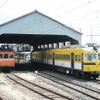 日本旅行は蒸気機関車と電車の運転を一度に体験できるツアーを企画した。写真はツアー2日目に運転する一畑電車のデハニ50形（左）と3000系（右）。