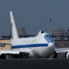 機体上部に目立つ突起がE-4Bの特徴。衛星通信用のアンテナが収められている。