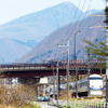 日光市小佐越付近を行く東武特急
