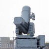 艦の中央部分、艦橋手前に装備されているSeaRAM。