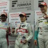 左から予選2位のカーティケヤン、ポールの山本、3位のロッテラー。