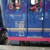 NT300形の車体には、JR西日本仕様の自動列車停止装置（ATS-SW）が搭載されていることを示す「Sw」のマークが入れられている。