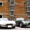 トヨタ 2000GT（左）と、ジャガー EType（右）