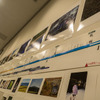 このほど札幌で始まった『トワイライトエクスプレス』の写真展「Twilight Time」の様子。大阪～札幌間の車内の様子を時系列的に展示している。