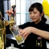 ビアガーデンのVIPルーム内にあるカウンターバーの様子