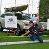 スラックラインの技を披露する早坂航太氏