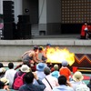 大道芸人によるパフォーマンス