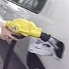 セルフ式ガソリンスタンド急増--人気の秘密は?