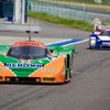 マツダ『787B』などの往年のレースカーがサーキットを疾走