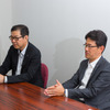 CX-3開発主査の冨山道雄氏（左）と松田陽一チーフデザイナー（右）