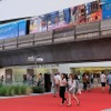 バンコクのＢＴＳプロムポン駅前