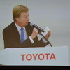 東京会場に中継されたトヨタ自動車ディディエ・ルロワ副社長の懇談会映像