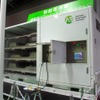 移動電源車の荷台はコンテナとなっており、トラックから降ろして設置もできる。内部にはリーフのバッテリーユニットがそのまま積み込まれている