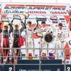 GT300クラスの表彰式。