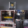 下はシリンダーブロックまで入れられる業務用の焼き付け乾燥器。これは20万円以上するそうだが、上の小型焼き付け乾燥器なら18,500円と手ごろ。バイクのクランクケースカバーなどの焼き付け塗装やドライカーボン製品の製作を楽しめる