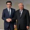 鈴木俊宏社長（左）と鈴木修会長（右）