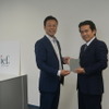 リリーフFC本部長の森下文博氏（左）と千葉ベイサイド店の笠原勝成氏（右）
