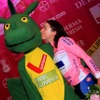 ジロローザのマリアローザを着用するアンヌミエク・ファンフルーテン