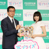 宣伝部長松本考司氏とプロモーションキャラクターの広瀬すず