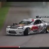 グッドウッド名物のヒルクライムをドリフトで駆け上げるマツダRX-7