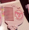 女の子向けの景品「ぼんぼんリボン（コーム）」