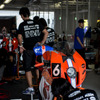 【鈴鹿8耐】唯一のKTMで参戦、HOOTERS旋風が巻き起こる！？［動画］