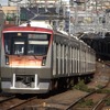東急はTOKYUポイントの新サービスを期間限定で実施。雨の日など指定された条件で東急線を利用するとポイントがたまる。写真は東急大井町線。