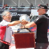 前年優勝チームのMuSASHi RT HARC PROが優勝トロフィーを返還