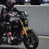 鈴鹿サーキットをバイクで走るキアヌ・リーブス