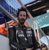 鈴鹿サーキットをバイクで走るキアヌ・リーブス