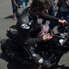 鈴鹿サーキットをバイクで走るキアヌ・リーブス