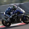 トップを走るNo.21 YAMAHA FACTORY RACING TEAM