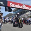 鈴鹿サーキットをバイクで走るキアヌ・リーブス