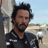 鈴鹿サーキットをバイクで走るキアヌ・リーブス