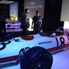 ハリウッド俳優のキアヌ・リーブス。鈴鹿サーキット内の施設「レーシングシアター」にて。